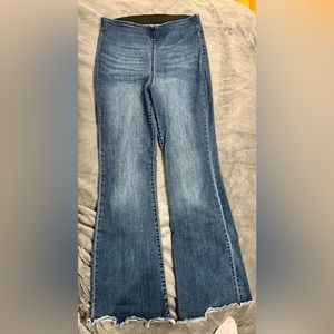 Knox Rose Pull-On High Waist Flared Jeans with frayed hem